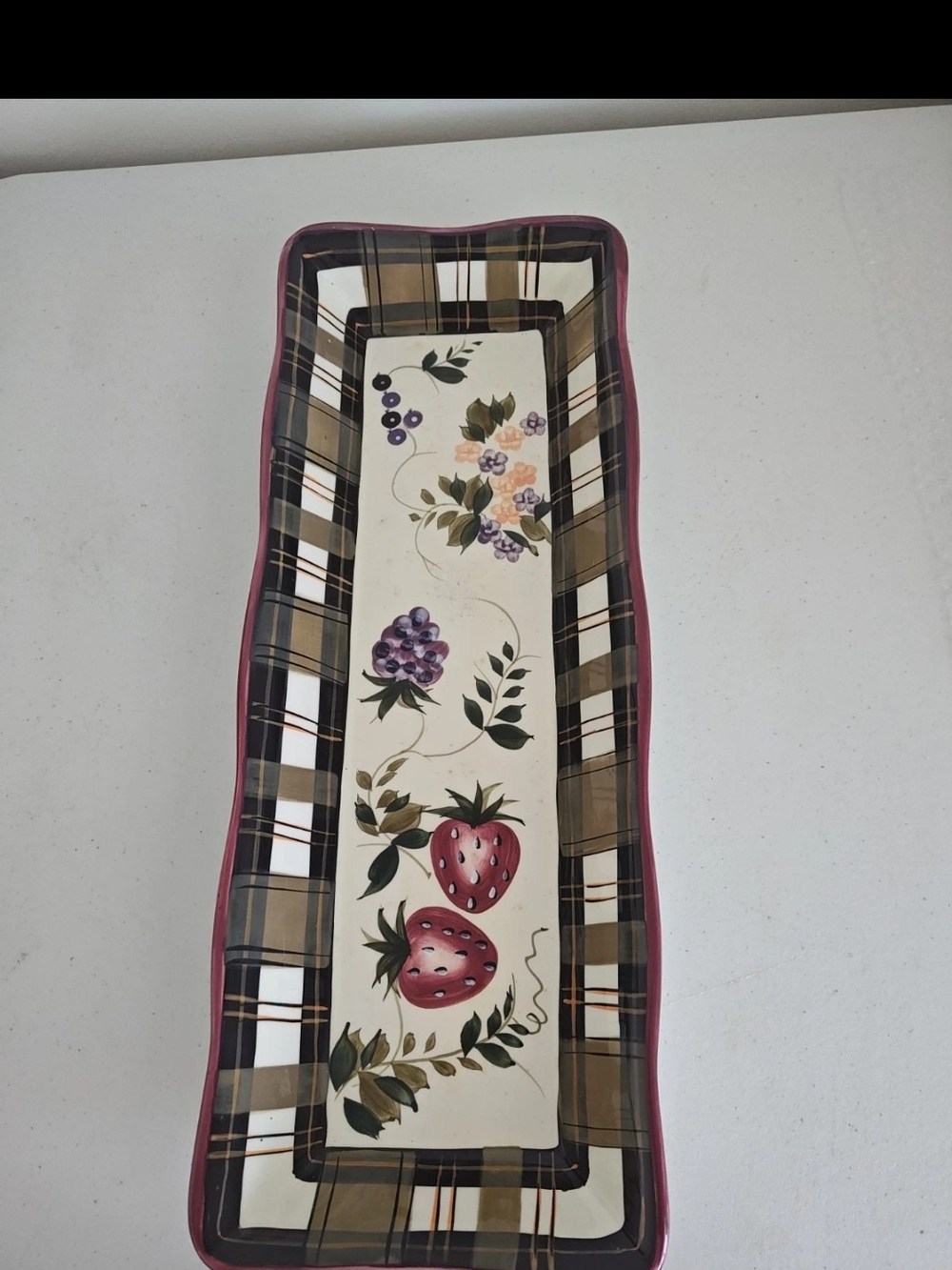 Oneida White Ceramic Bread Serving Platter - Strawberry Plaid Collection